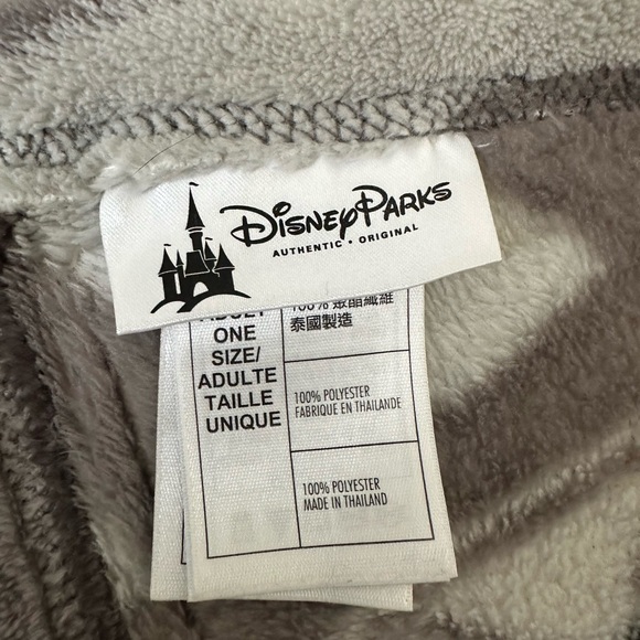 Disney’s Hollywood Studios throw/blanket - Picture 9 of 11